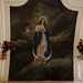 La Madonna  rappresentata in una veste bianca e blu e capelli sciolti, circondata da nubi e putti. Ai suoi piedi c una falce di luna, simbolo di purezza, mentre sulla sua testa  posata una corona di stelle: 12 come le trib di Israele